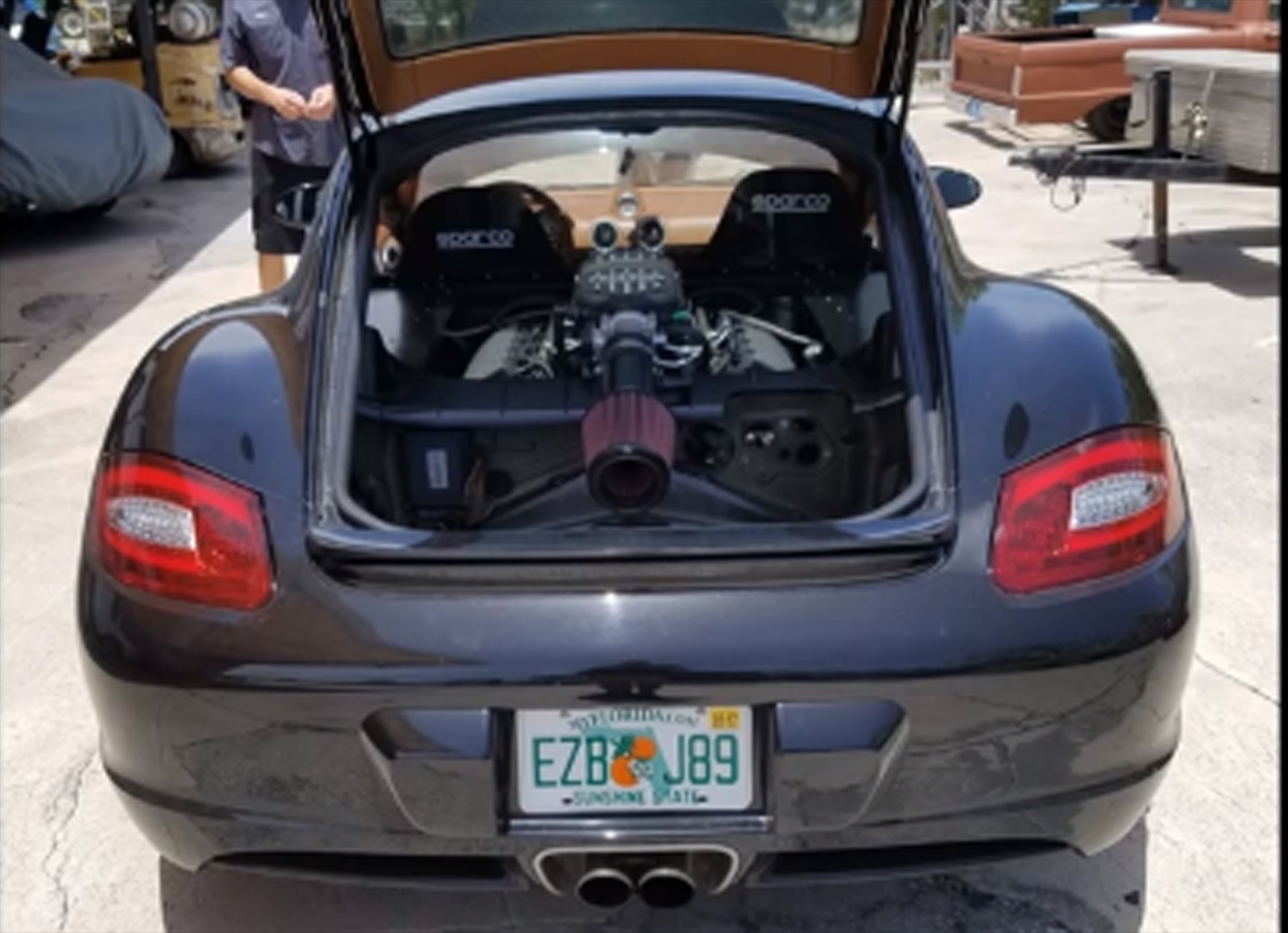 Porsche Cayman με 5λιτρο από Mustang (video)