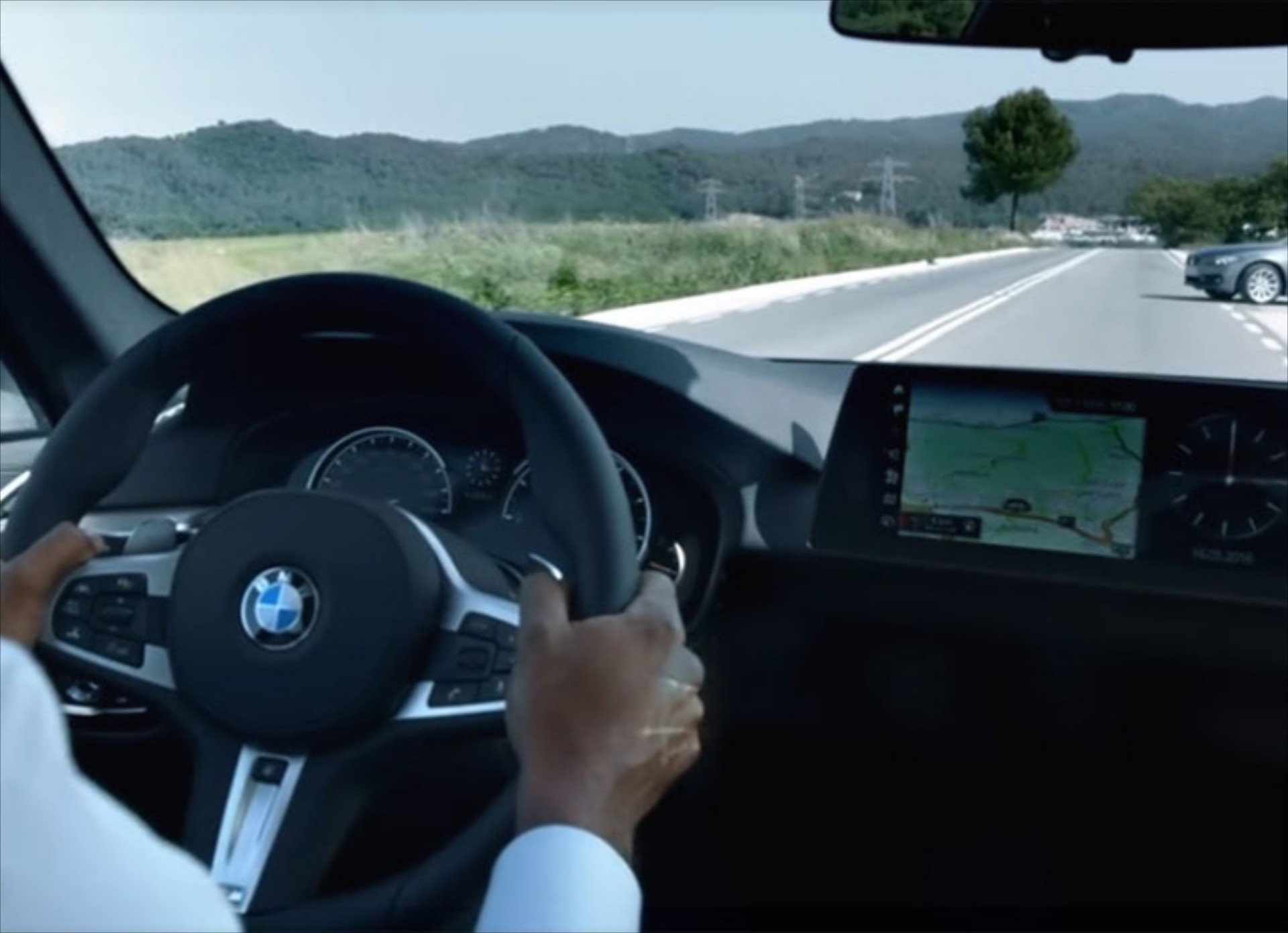 Η BMW 5 Series πάει και μόνη της (video)