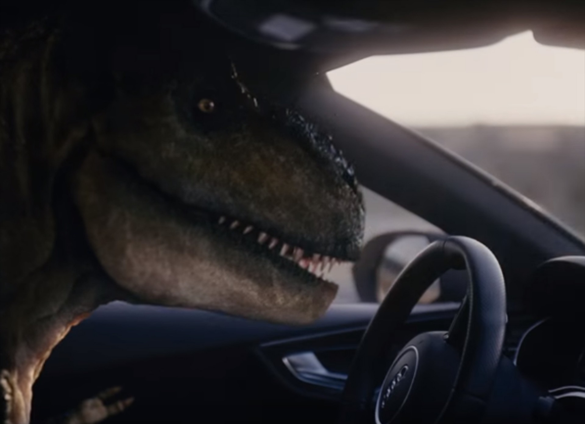 Ο T-REX βρίσκει τo «χαμόγελό» του μέσα σε Audi (video)