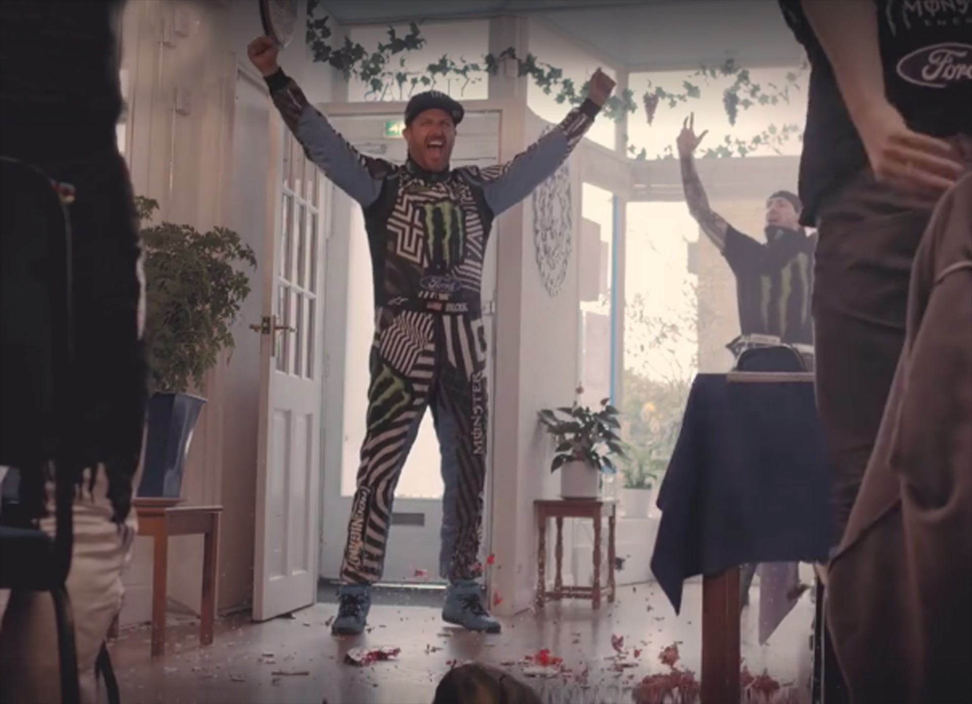 Ο Ken Block σε… ελληνικό ταβερνάκι (video)