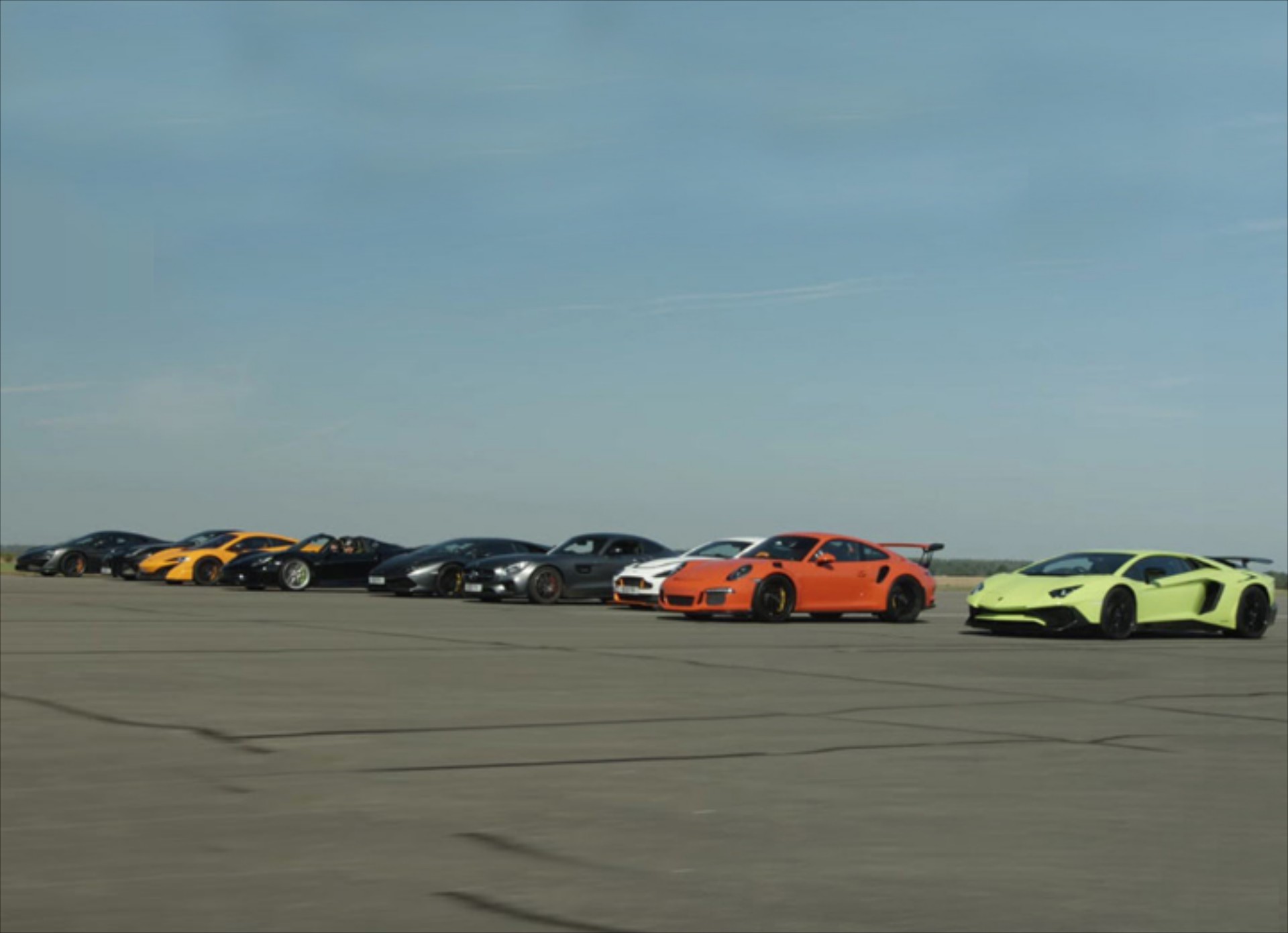 Κόντρα με 9 supercars (video)