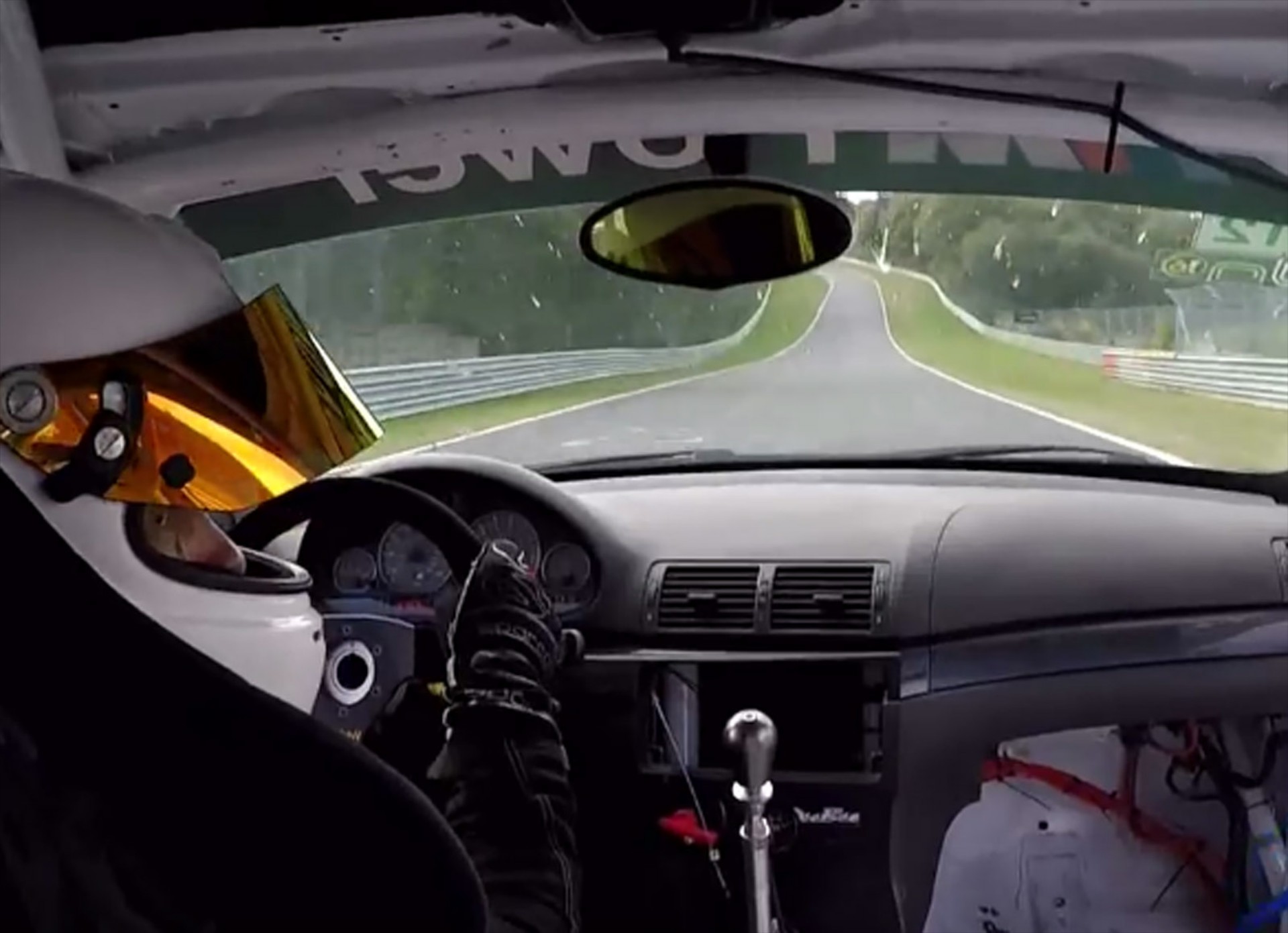 BMW χάνει την… πόρτα στα 280 km/h (video)