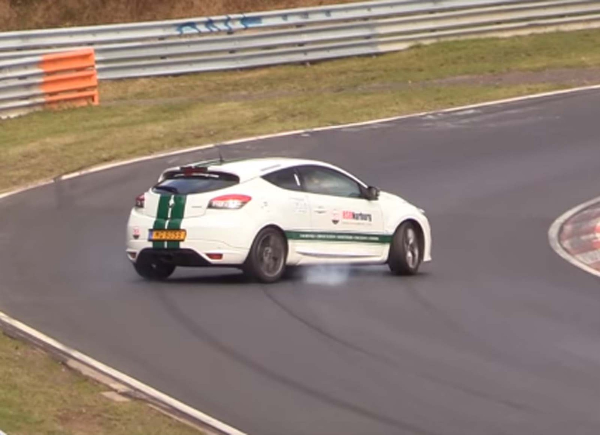 «Καλλιτέχνης» ο οδηγός του Megane RS (video)