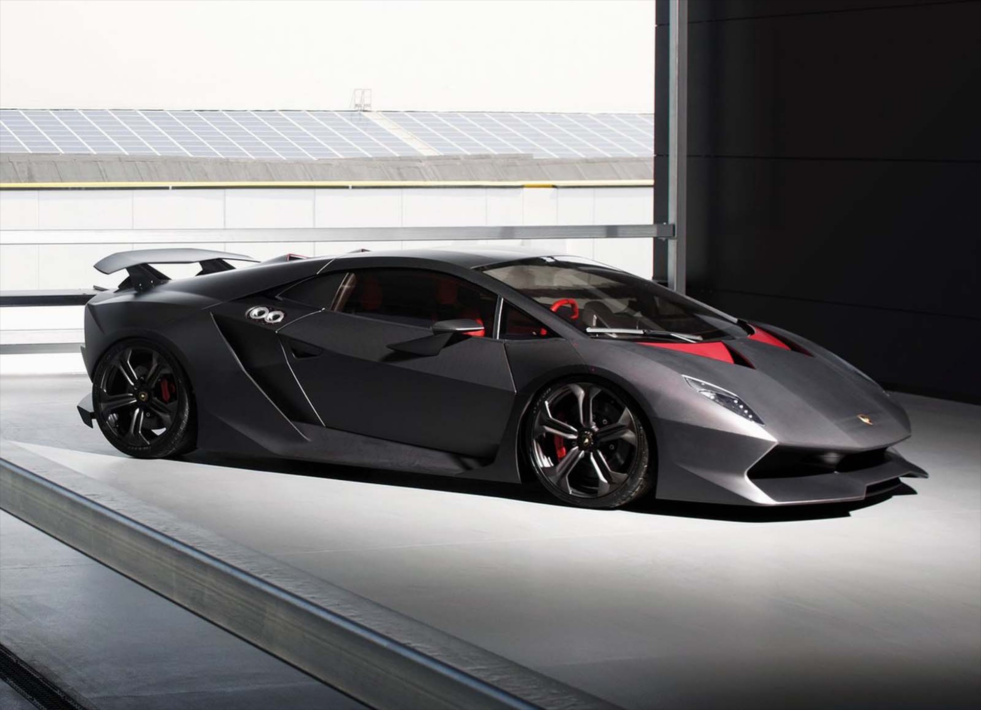 Η πιο γρήγορη Lamborghini πωλείται... ξανά!
