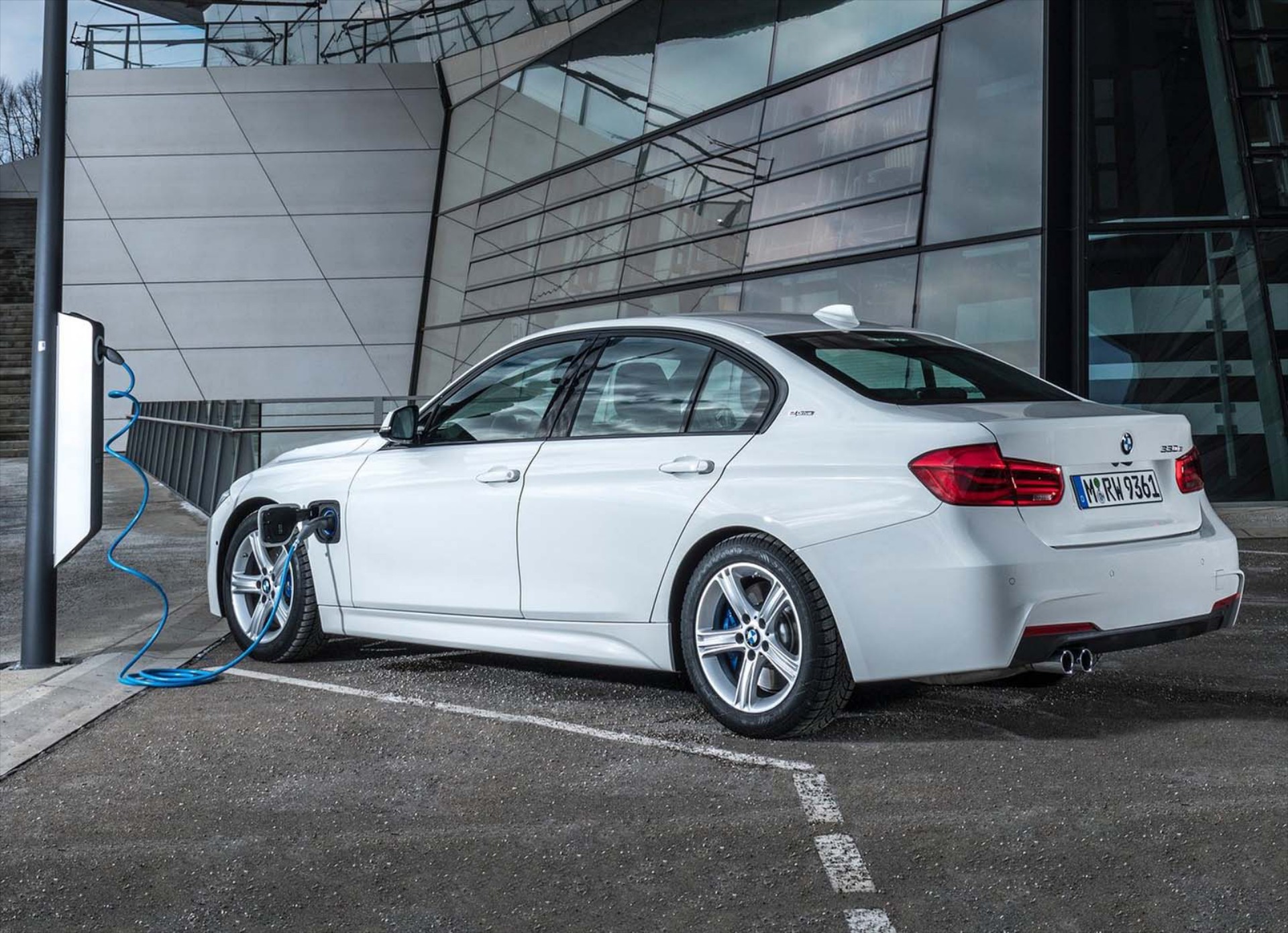 Ηλεκτρική BMW Σειρά 3 με αυτονομία 600 km