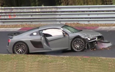 Έκανε κομμάτια το Audi R8 V10 Plus (video)