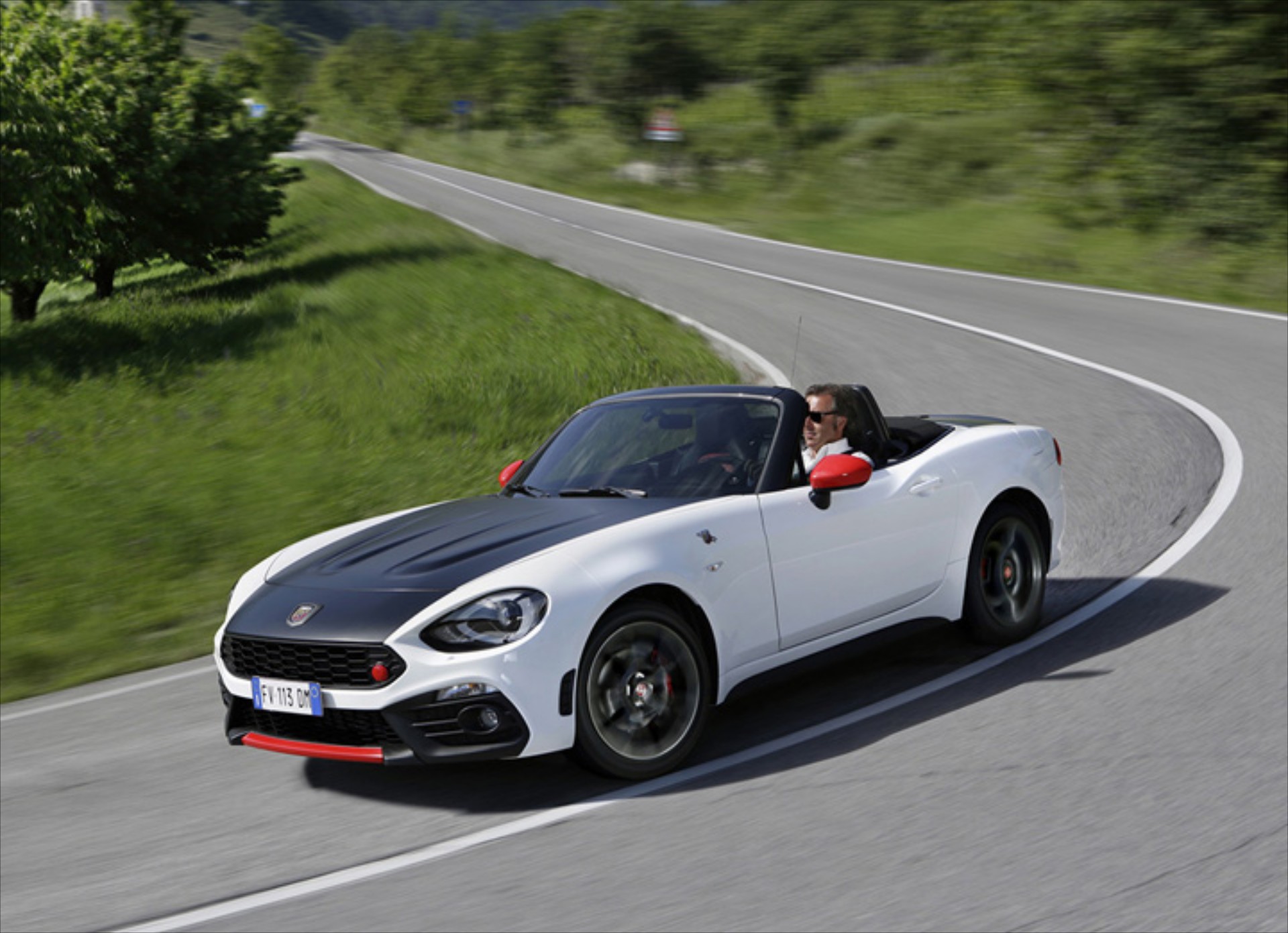 Η Abarth εντυπωσιάζει στην Αυτοκίνηση 2016