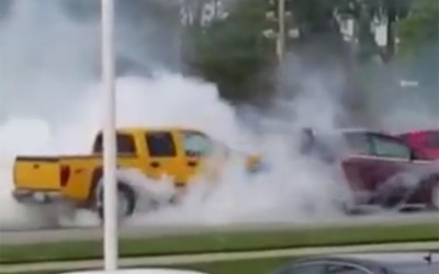 Οδηγός χωρίς τις αισθήσεις του κάνει… burn out (video)