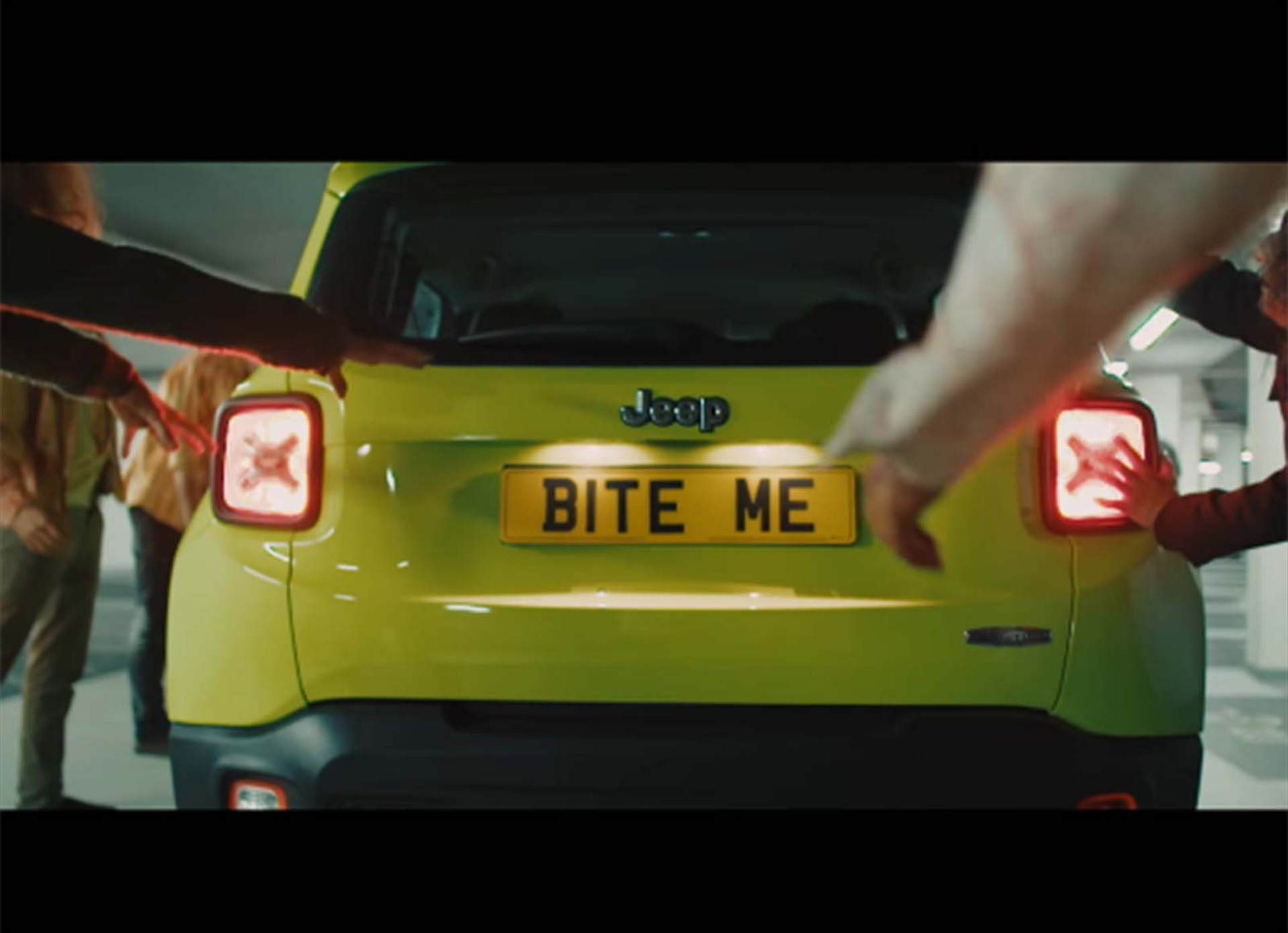 Jeep: Μέσα στο πνεύμα του Halloween (video)