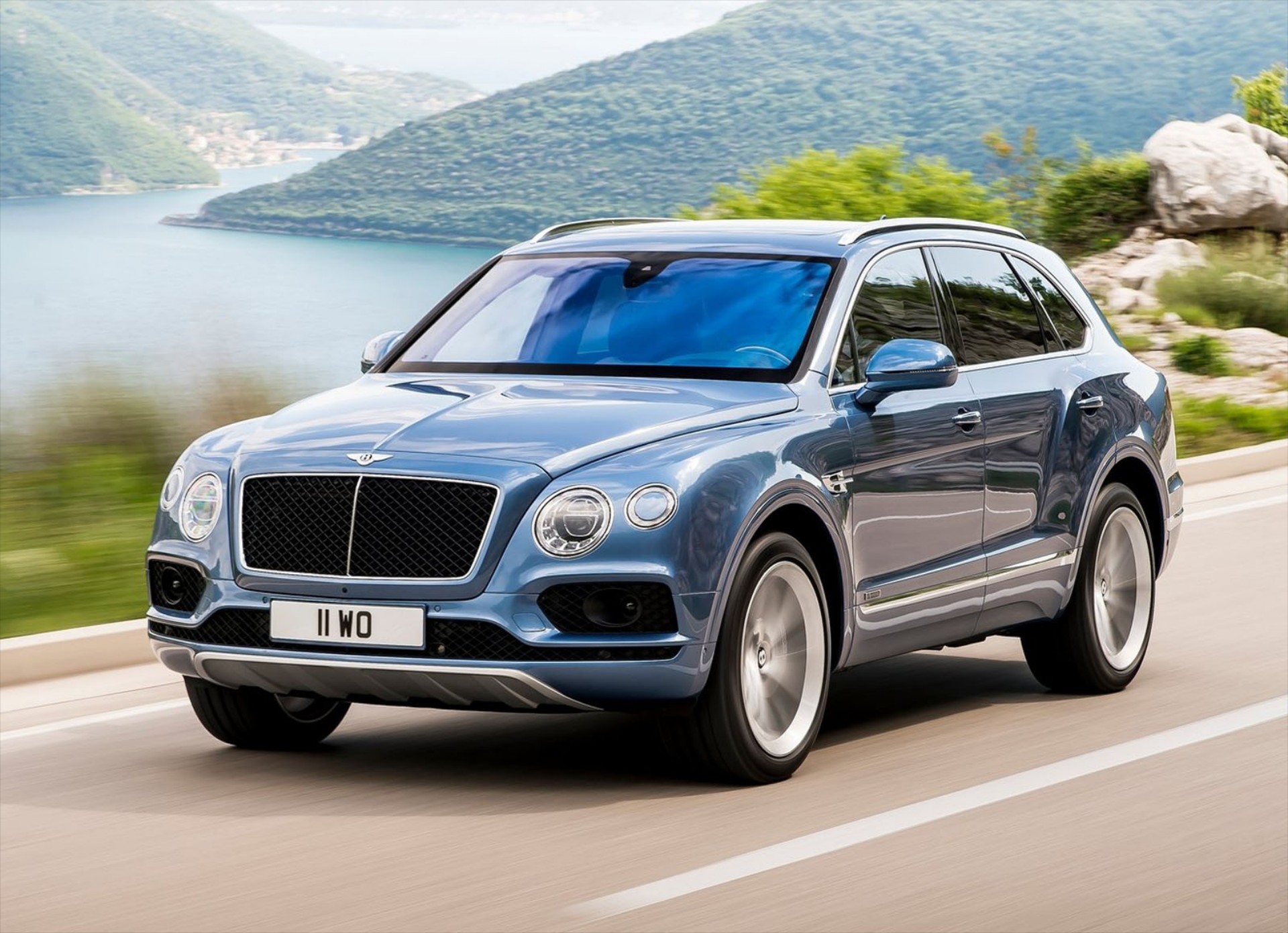 Ετοιμάζεται το baby Bentayga;