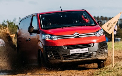 Citroen Jumpy στρίβει με τις πόρτες (video)