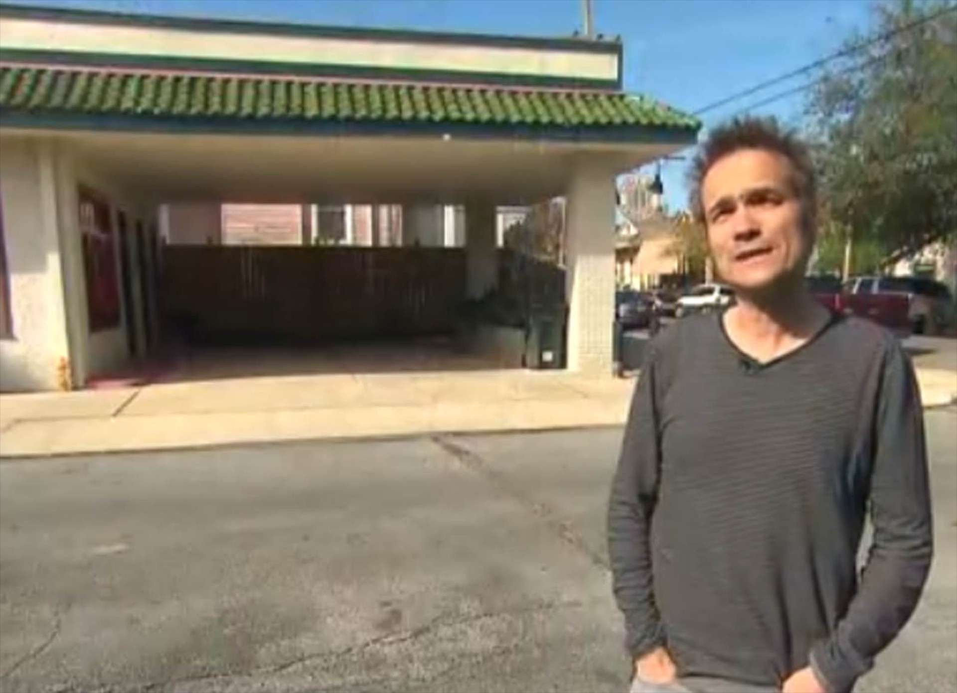 Πώς είναι να ζεις σε πρατήριο καυσίμων; (video)