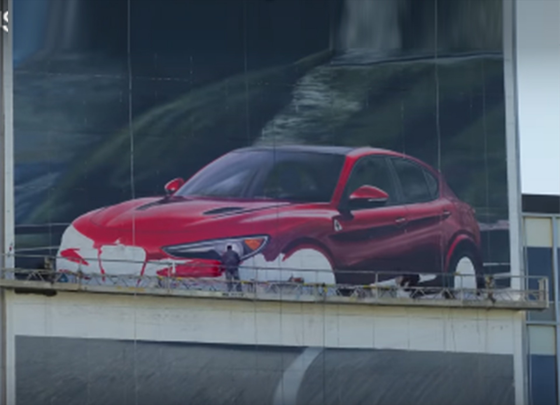 Alfa Romeo Stelvio…βαμμένη στο χέρι (video)
