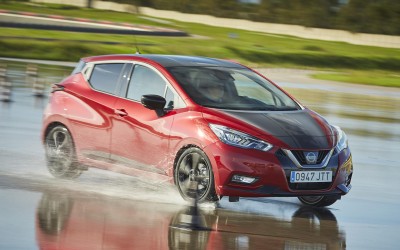 Ένας πρώην οδηγός F1 δοκιμάζει το Micra (vid)