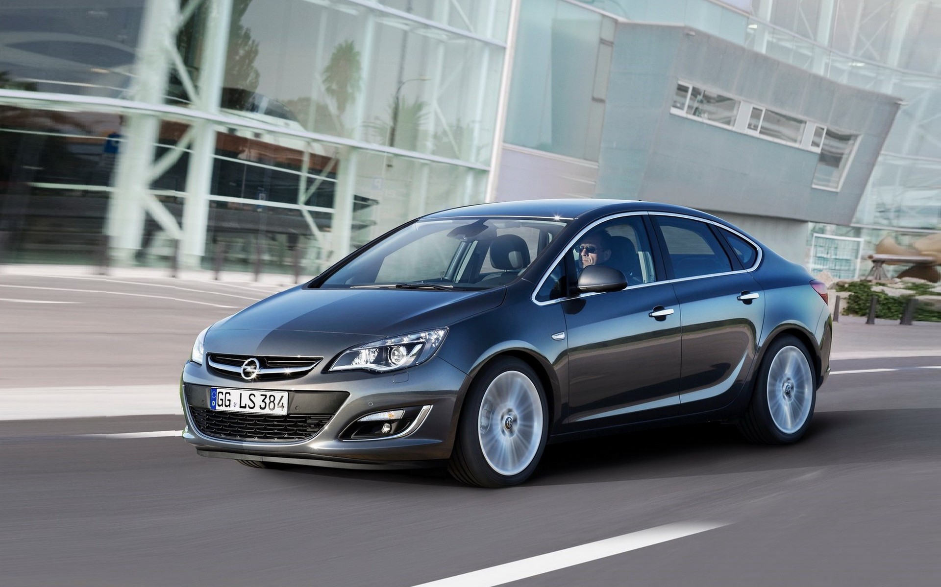 Opel Astra Sedan από 16.200 ευρώ