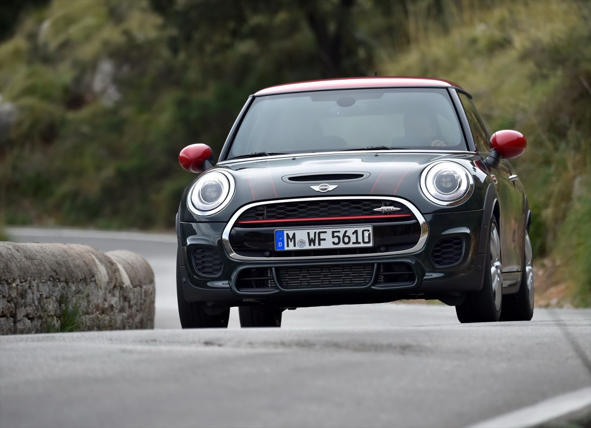 Πώς ακούγεται ένα MINI John Cooper Works σε τούνελ; (video)