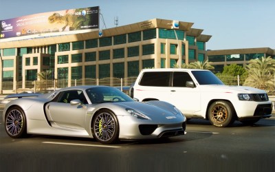 Porsche 918 Spyder εναντίον Nissan Patrol (video)