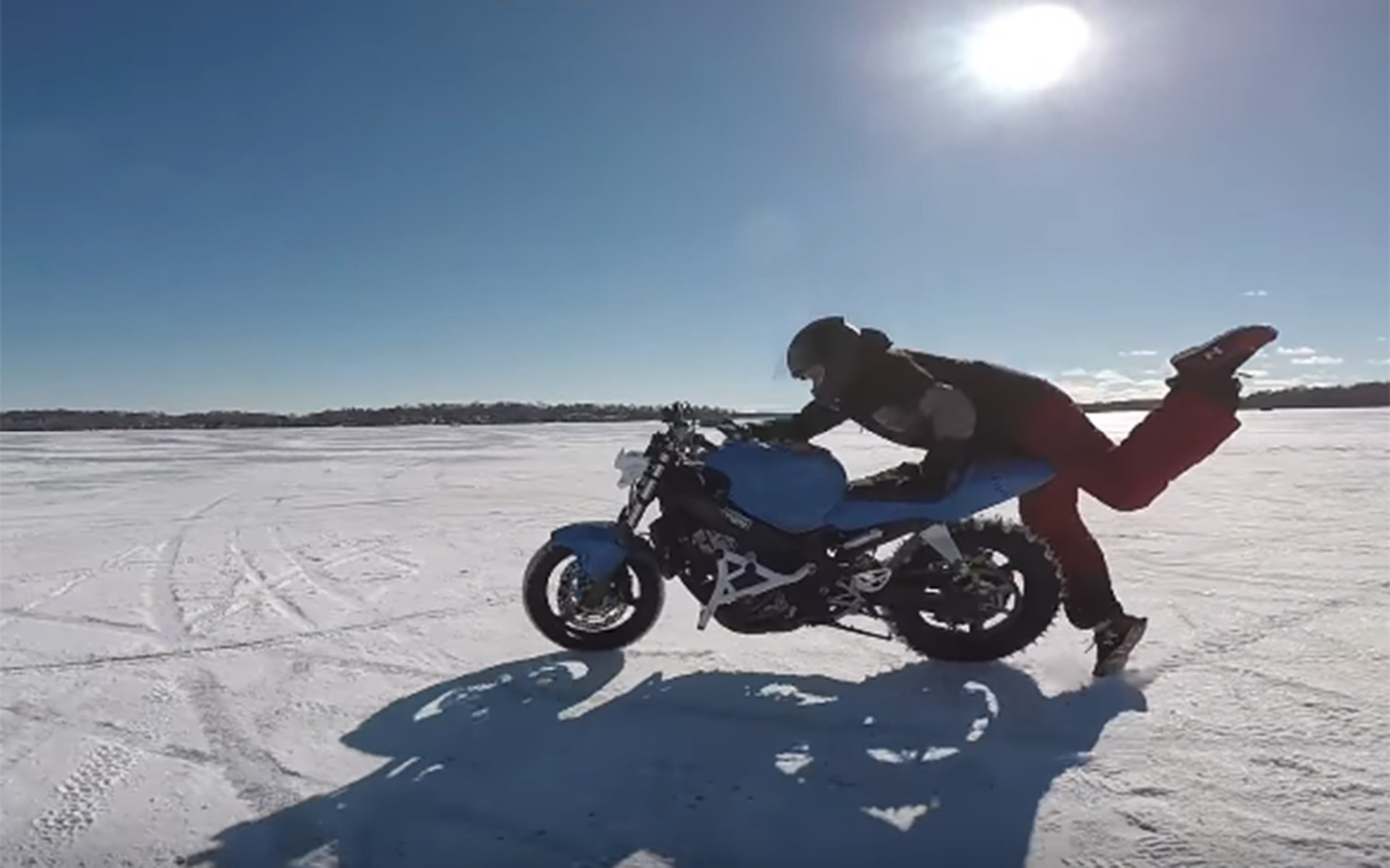 Κυνηγώντας μια… «αυτόνομη» μοτοσικλέτα (video)