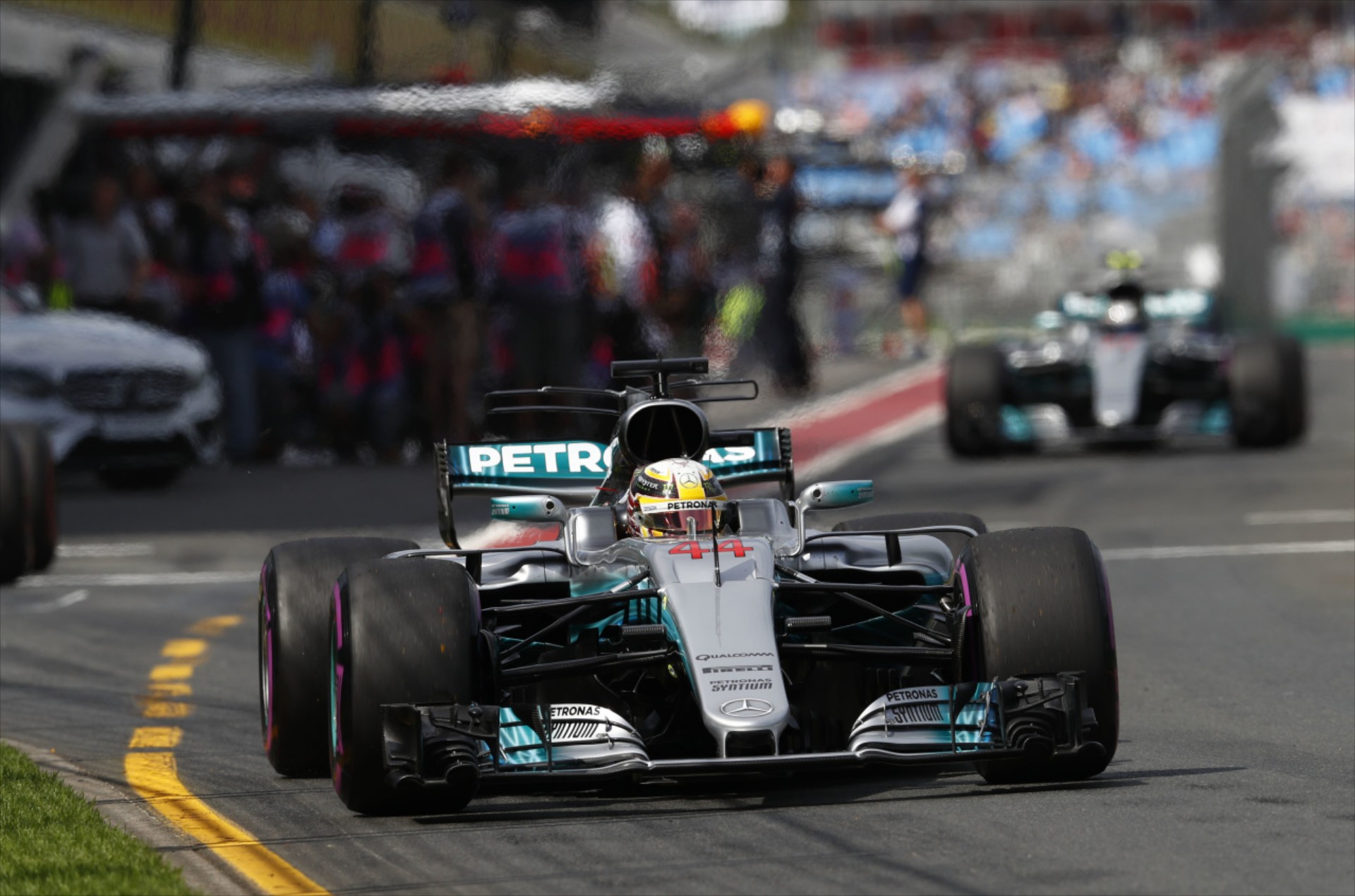 F1: Ο Hamilton κυρίαρχος στα ελεύθερα δοκιμαστικά