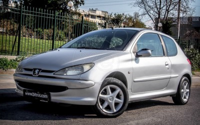 5 μεταχειρισμένα Peugeot 206 από 1.950 ευρώ