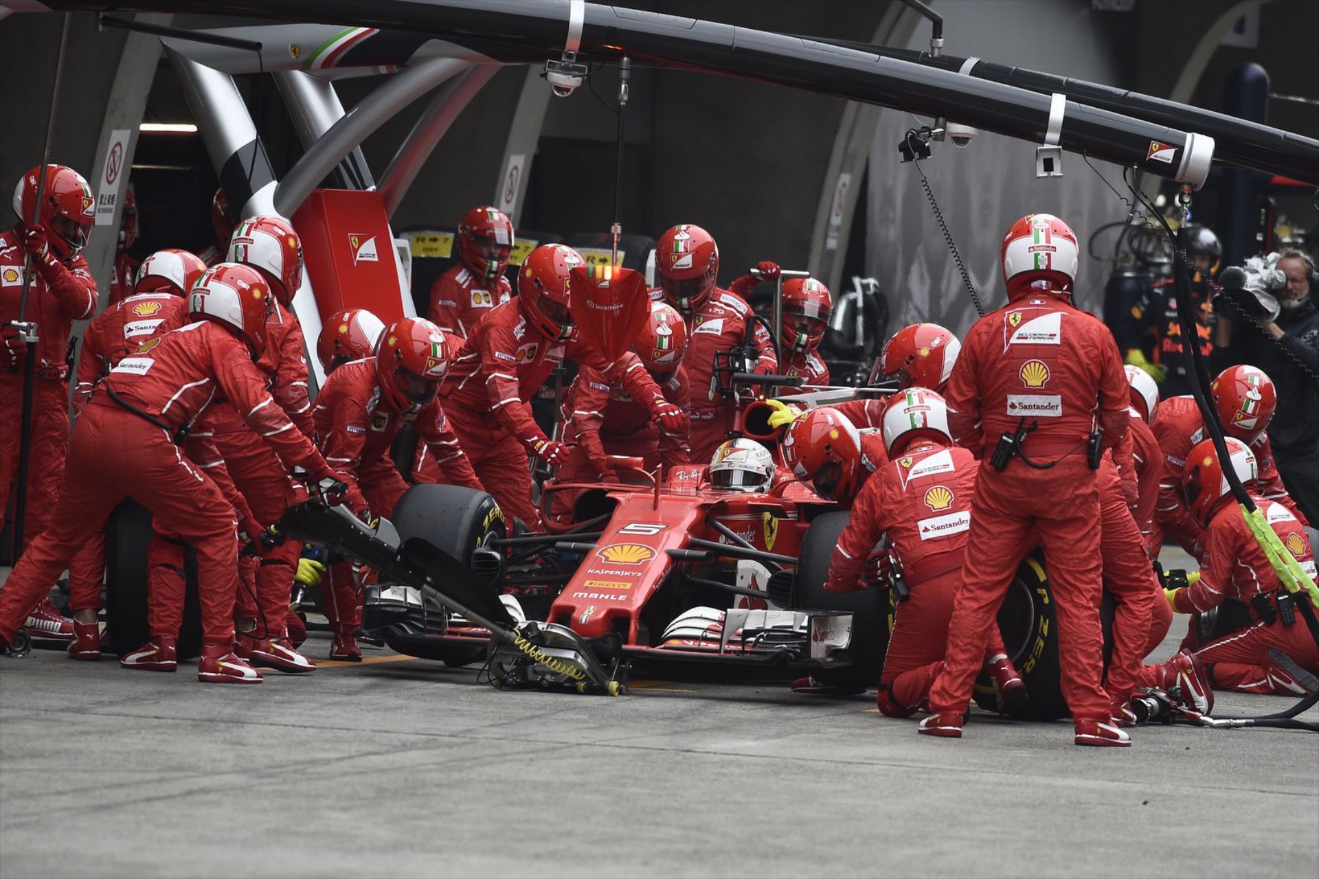 F1: Καμπανάκι από την Ferrari στον Raikkonen