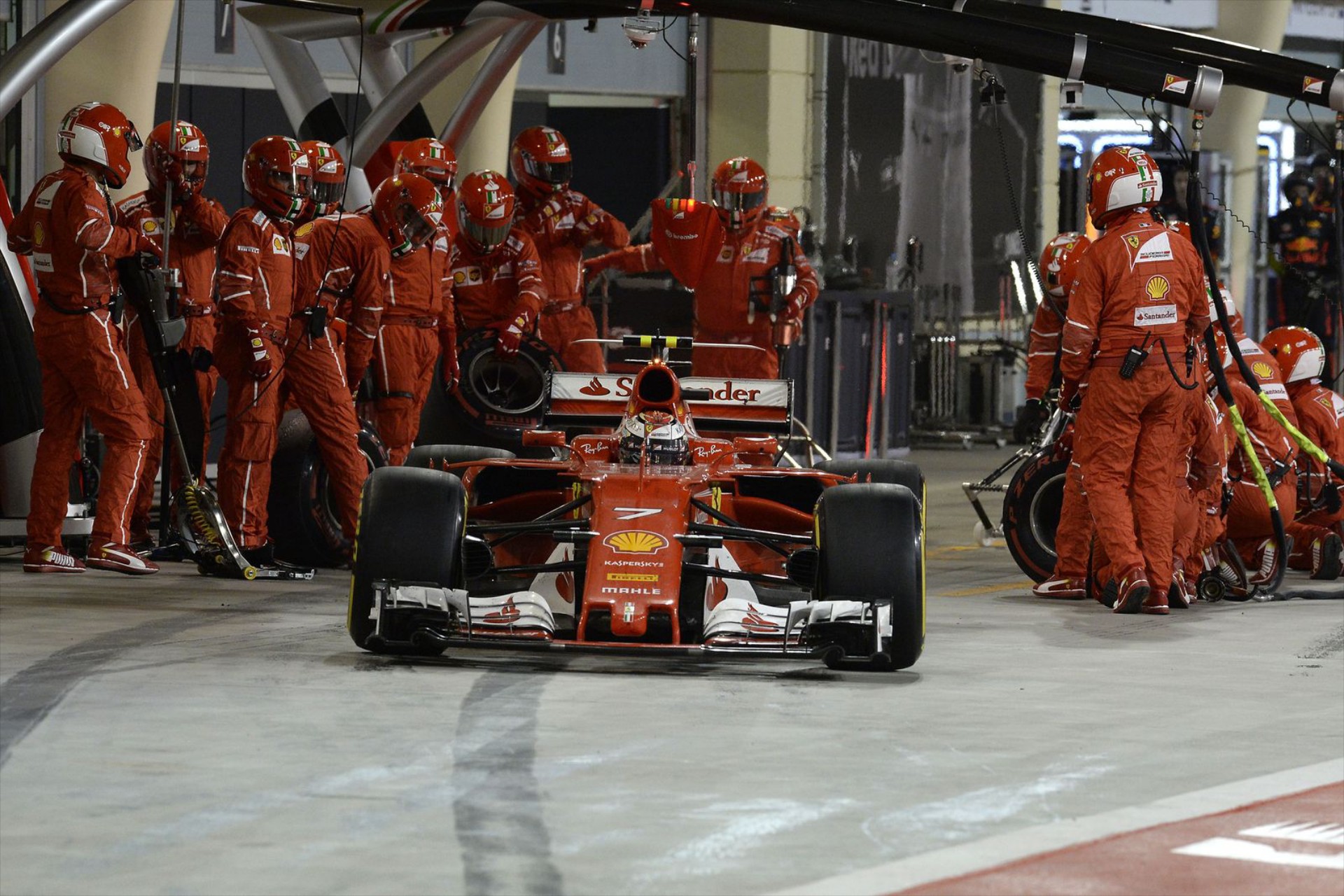 F1: Είναι “παράνομη” η Ferrari;