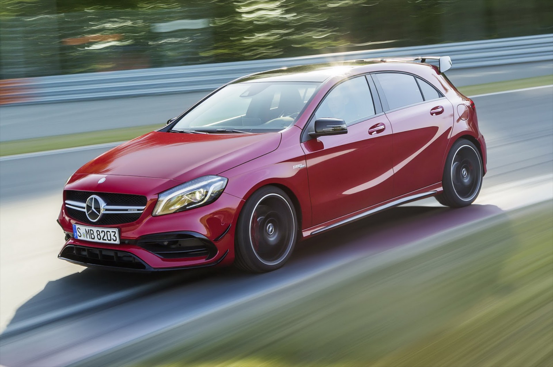 Με πάνω από 400 ίππους η νέα Mercedes-AMG A 45