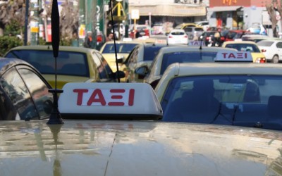 Έπιασαν 31 οδηγούς ταξί για επέμβαση στα ταξίμετρα (vid)