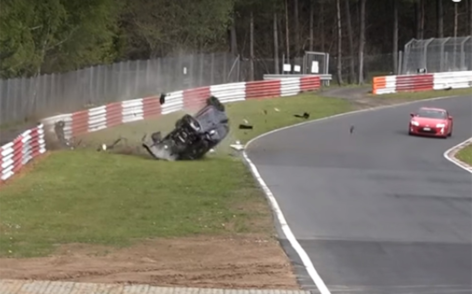 Renault Clio RS που έκανε... πιρουέτες (video)