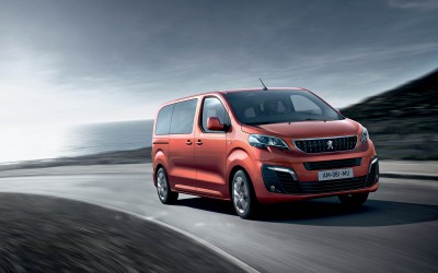 Από 26.200 ευρώ το 9θέσιο Peugeot Traveller