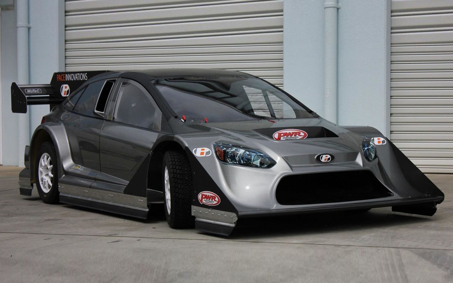 Αγνώριστο Ford Focus με μοτέρ από Nissan GT-R (video)