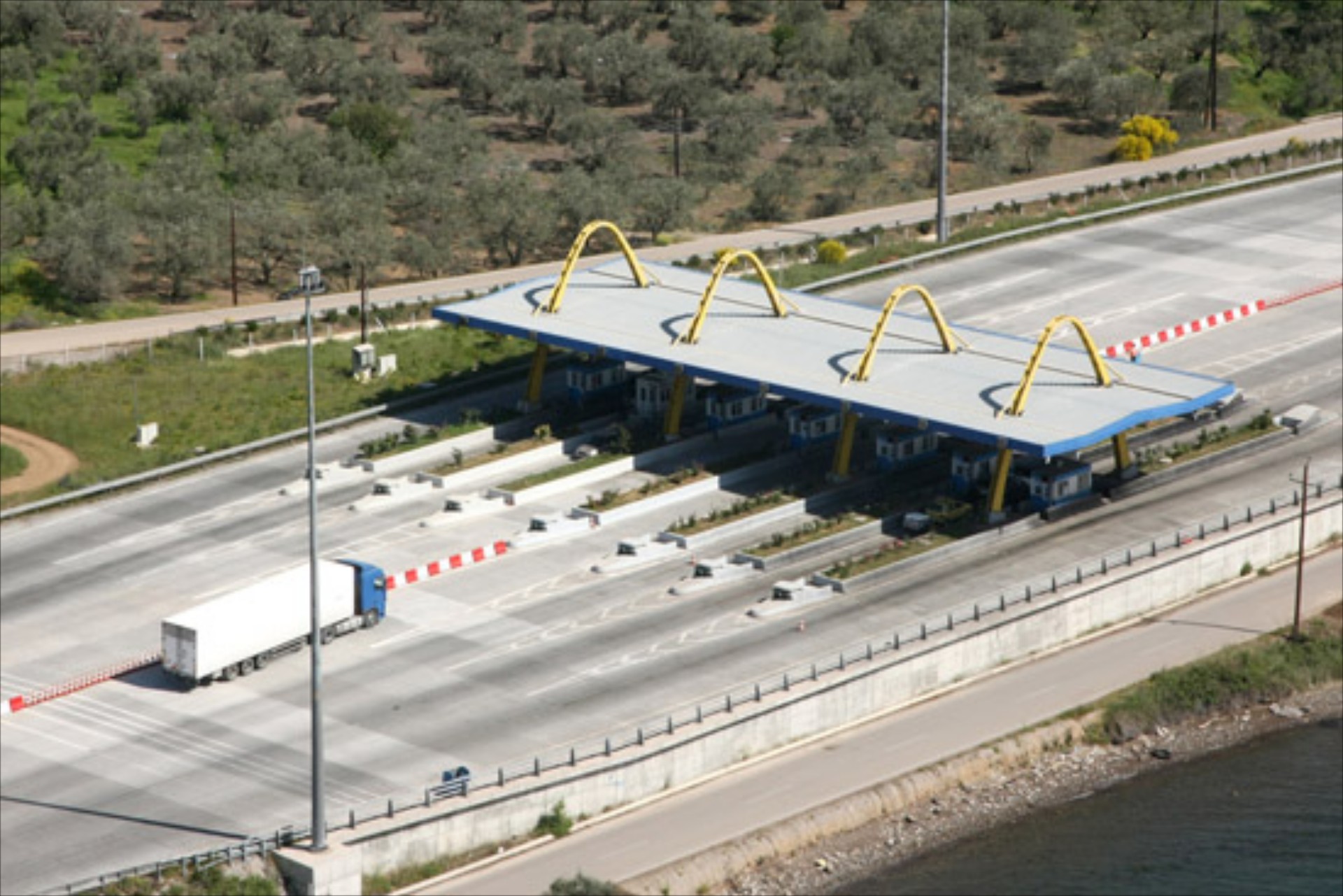 Νέoς σταθμός διοδίων στο Αιγίνιο