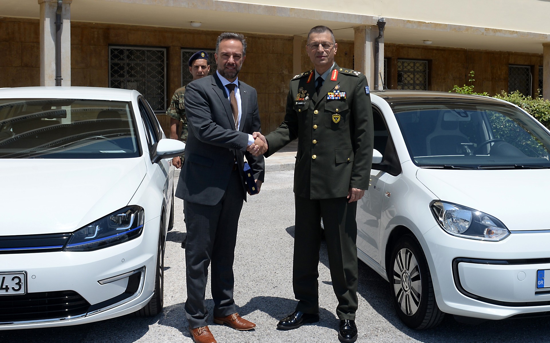 Με ηλεκτρικά οχήματα κινείται ο στρατός μας