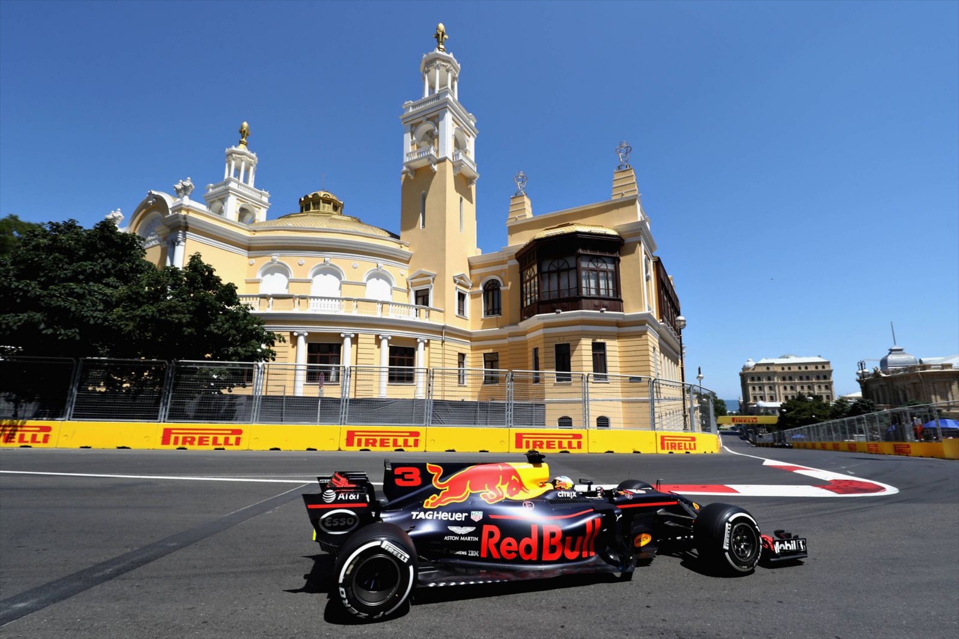 F1: Νικητής ο Ricciardo σε ένα χαοτικό αγώνα