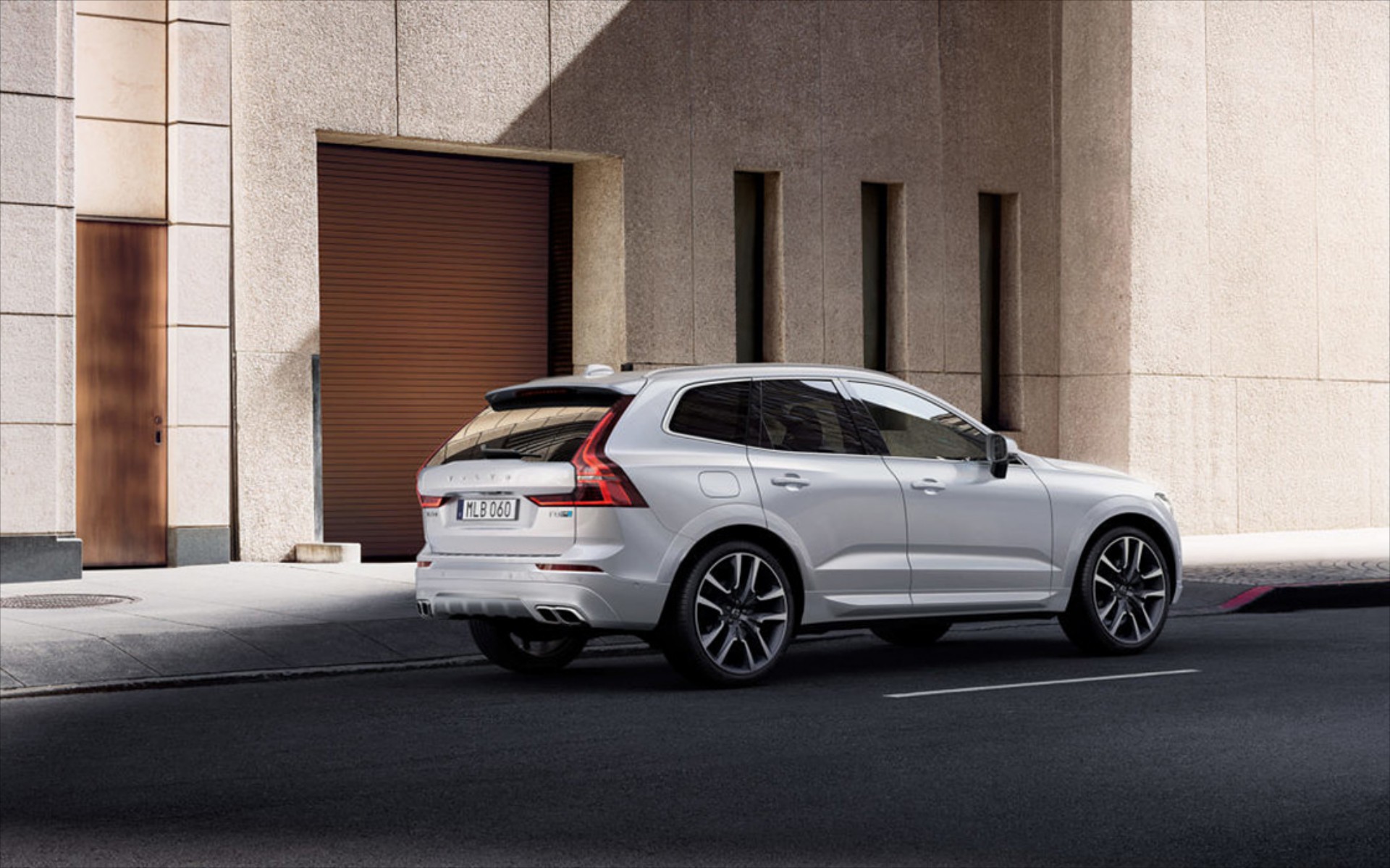 Με 421 ίππους το βελτιωμένο XC60