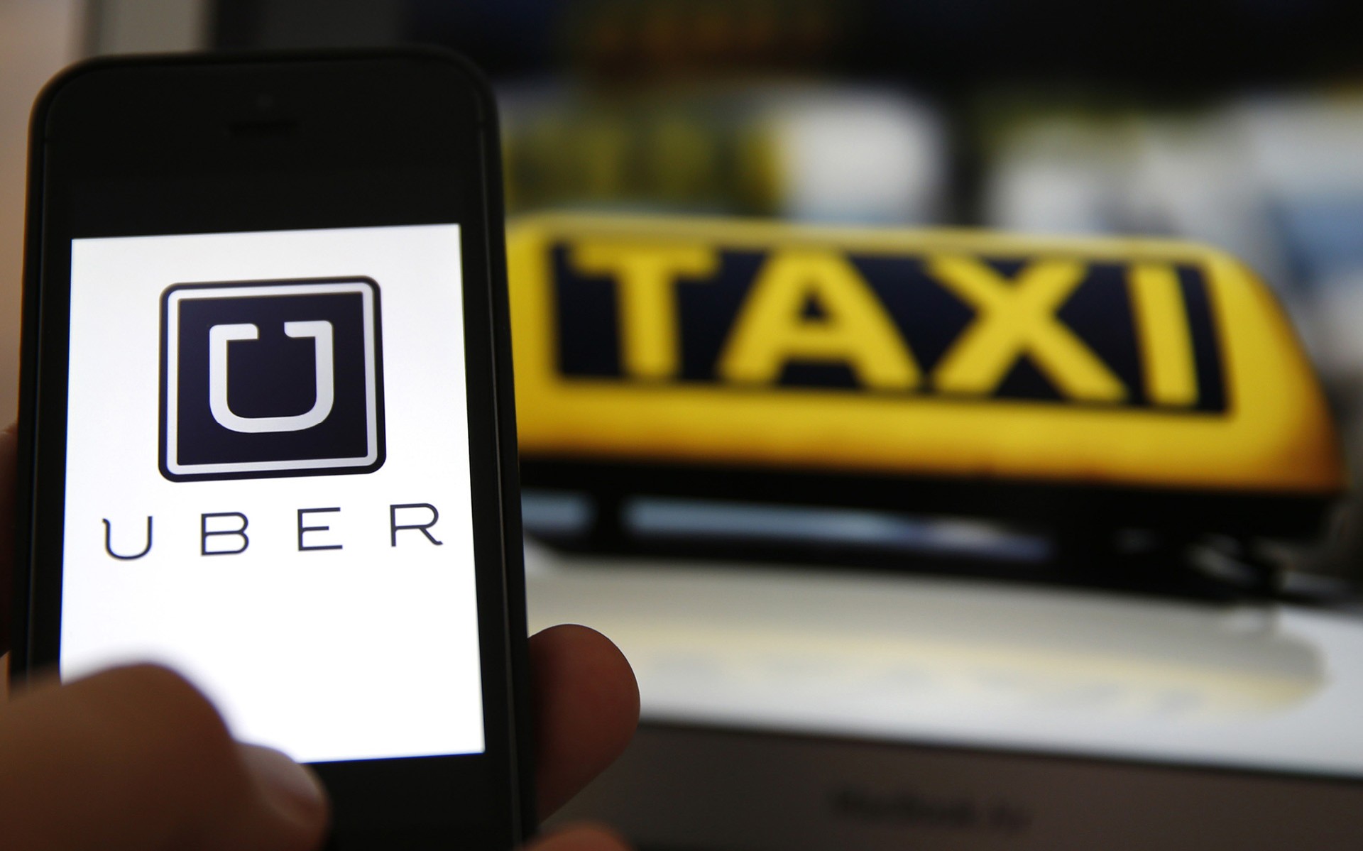 Ταξί Vs Uber: Ποιος θα επικρατήσει στην Ελλάδα;