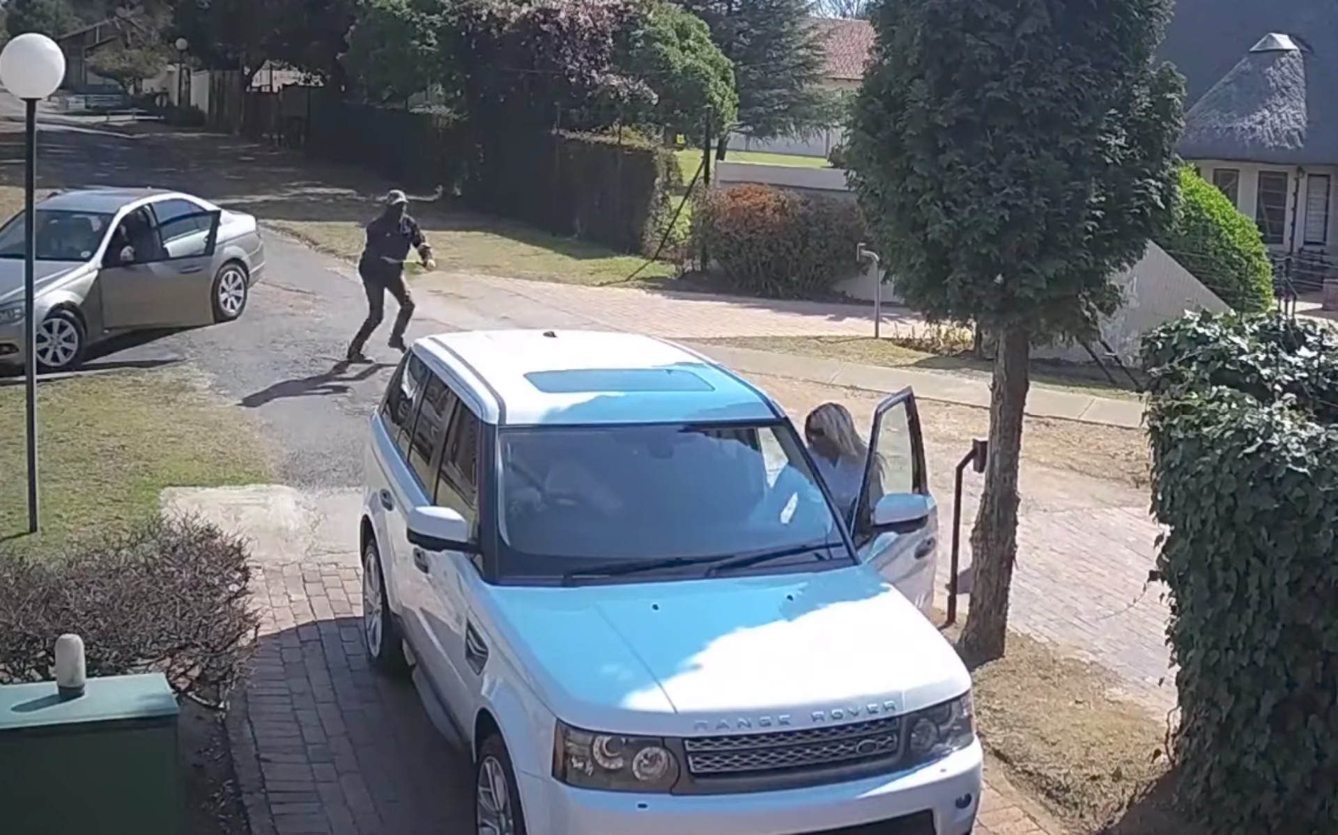 Απέφυγαν τους κλέφτες με αστραπιαίες κινήσεις (video)