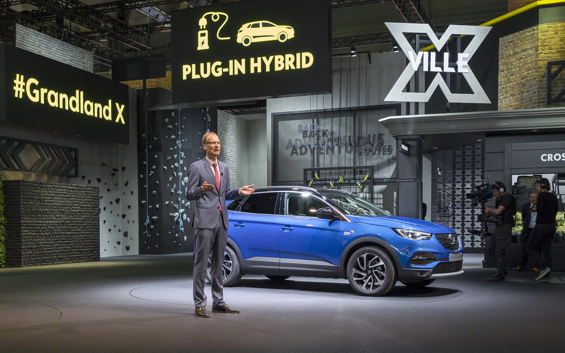Το πρώτο plug in υβριδικό της Opel
