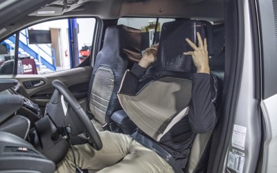 Ένα Ford Transit με… κρυμμένο οδηγό (video)