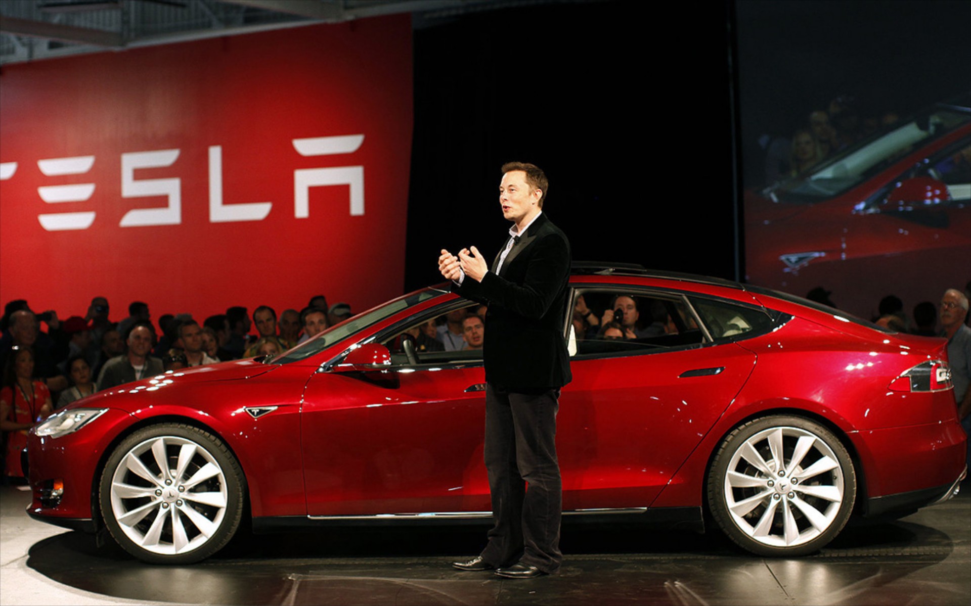 Musk και Mercedes-Benz διαφωνούν για τα ηλεκτρικά μέσω twitter!