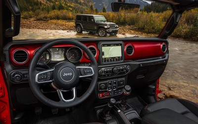 Το εσωτερικό του νέου Wrangler ανεβαίνει επίπεδο
