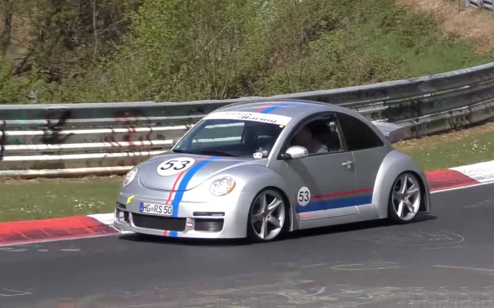 Ένα σπάνιο “σκαθάρι” στο Nurburgring (video)