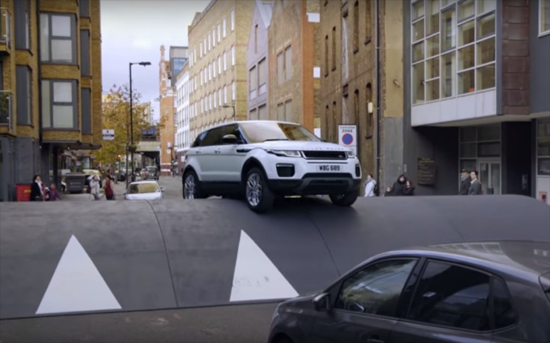 Περνώντας το μεγαλύτερο σαμαράκι στον κόσμο (video)