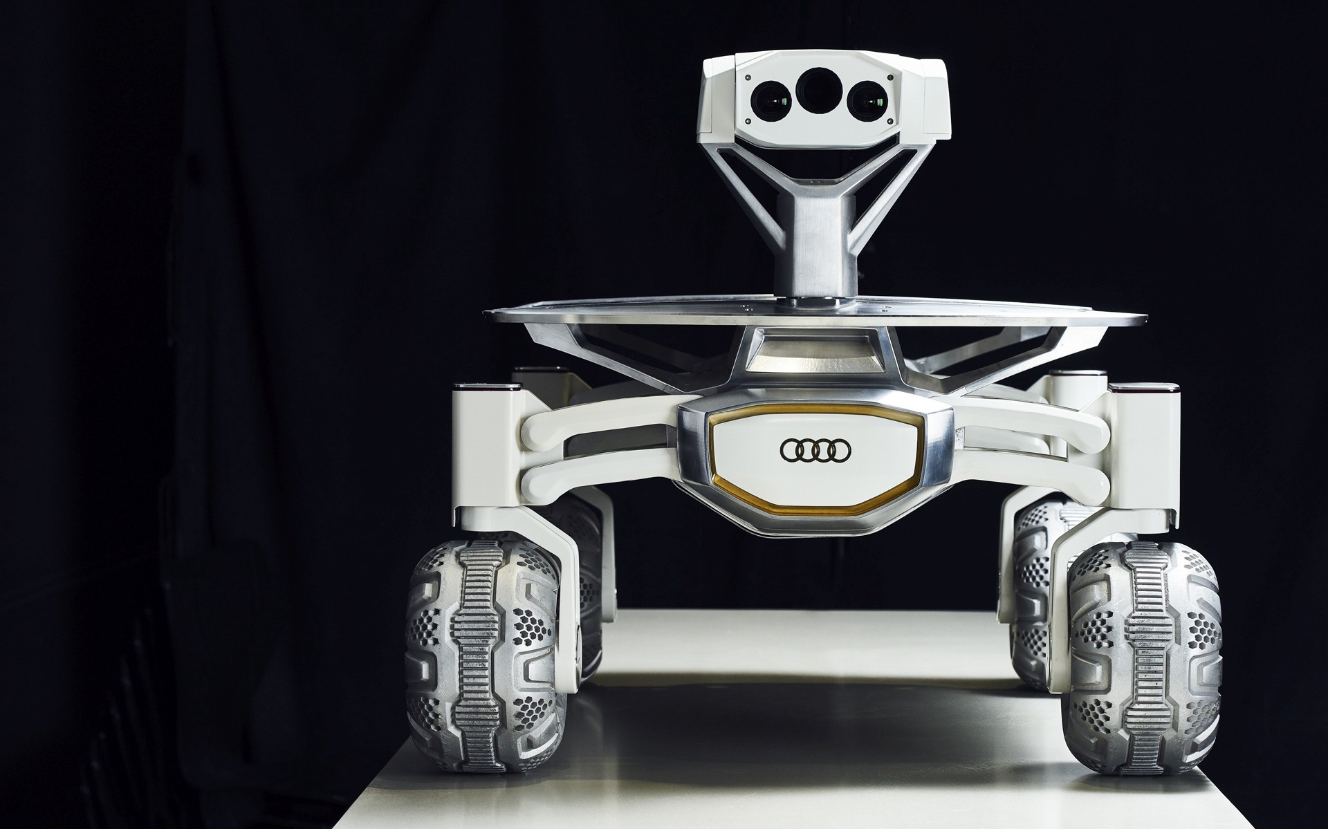 Η Audi ετοιμάζεται να… προσεληνωθεί (video)