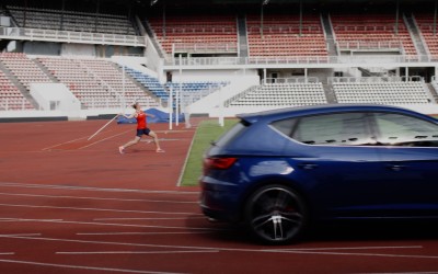 Τι είναι πιο γρήγορο, το Leon Cupra ή το ακόντιο; (vid)