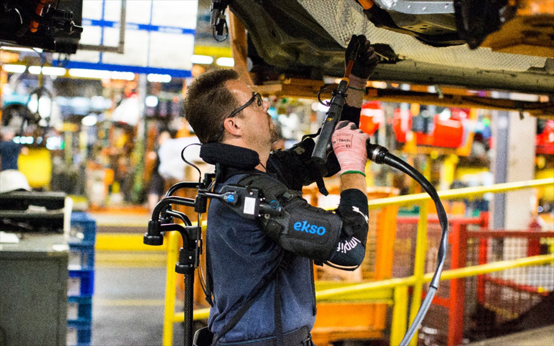 Ο Iron Man στο εργοστάσιο της Ford! (vid)