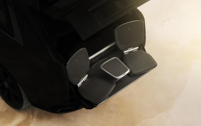 Δεν είναι καθιστικό, αλλά το νέο SUV της Rolls-Royce (vid)