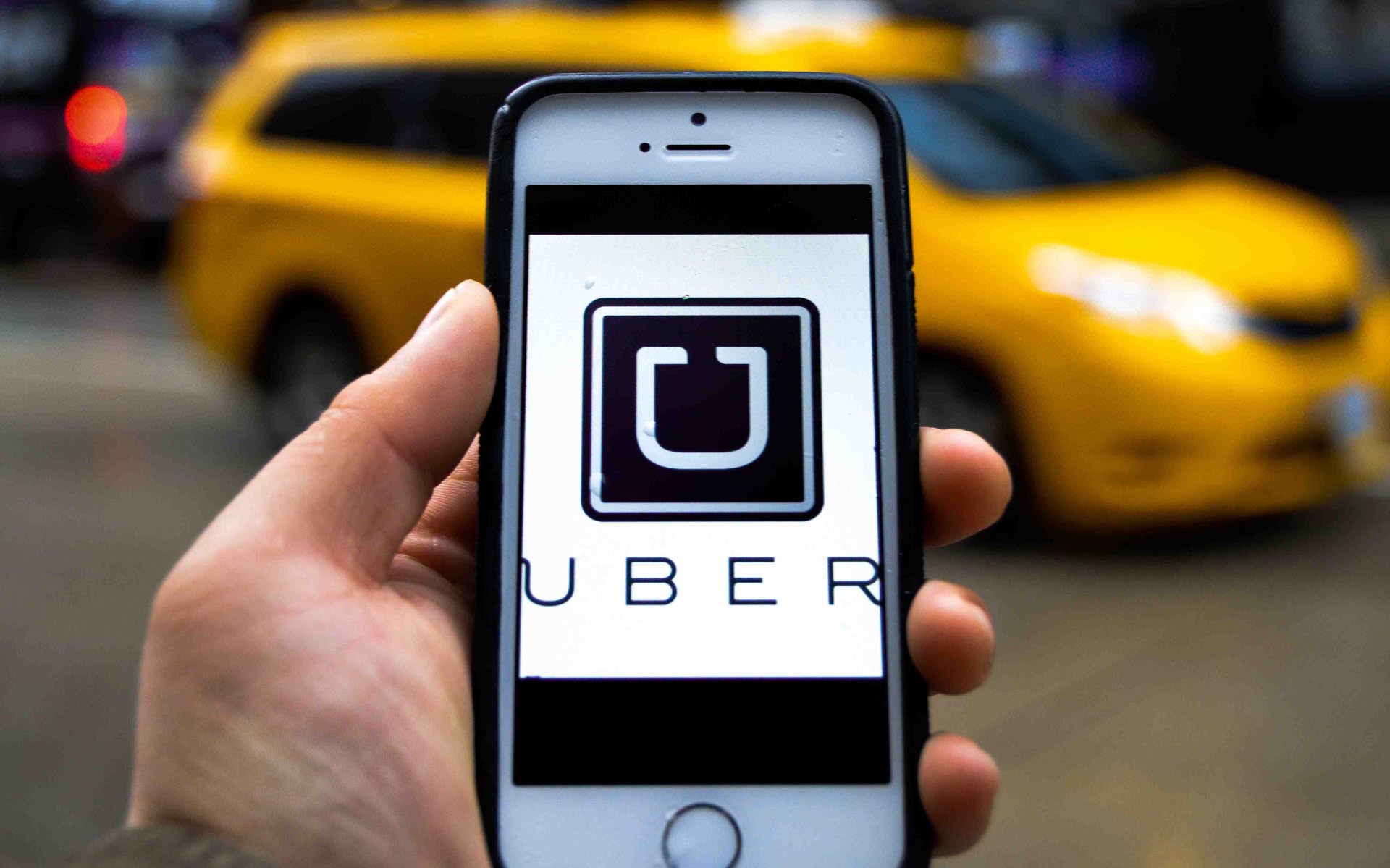 Uber: Μια ολοκληρωμένη λύση στις μετακινήσεις