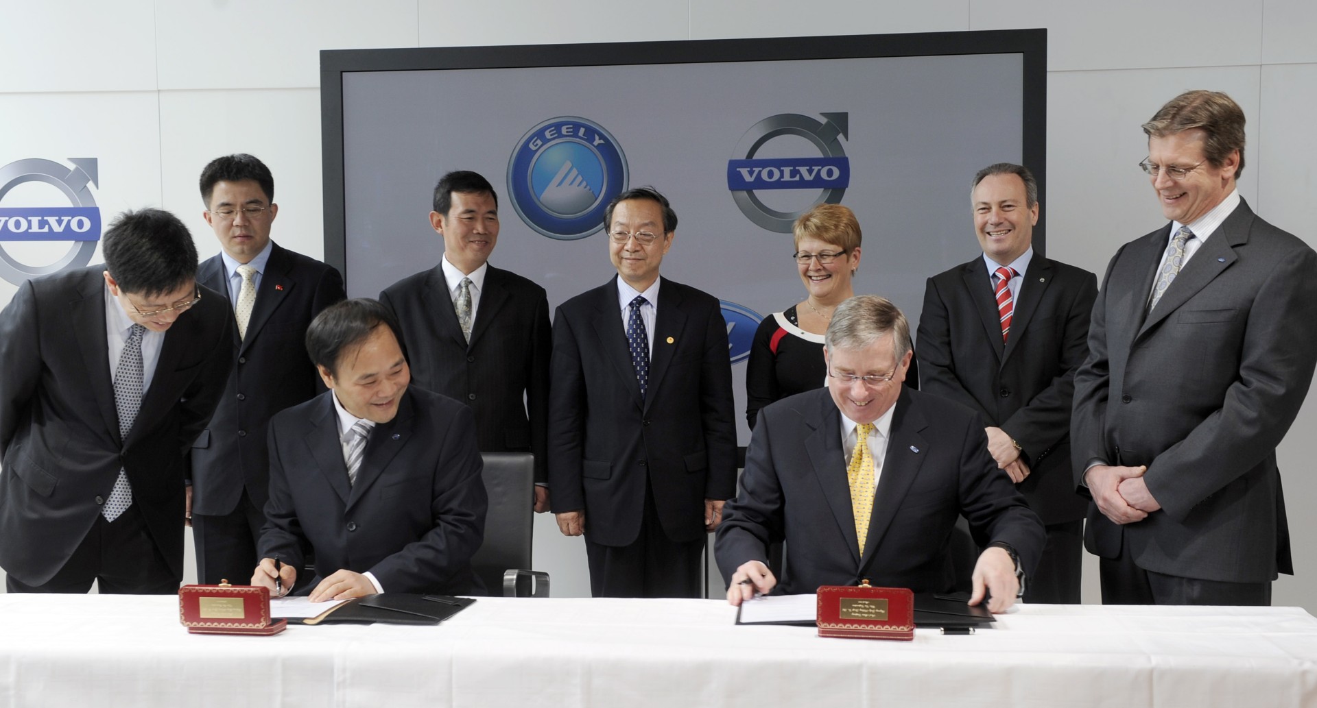Συμφωνία πώλησης της Volvo στη Geely