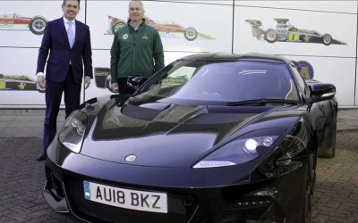  Ο γιος του «κ.Lotus» παραλαμβάνει τη νέα Evora GT410 Sport